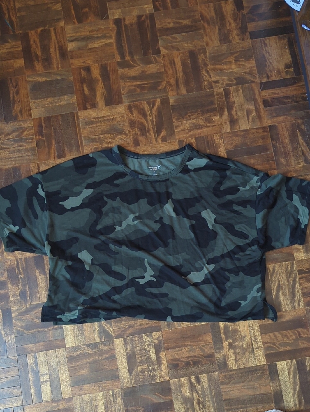 Camo Print Crop T-shirt - NWOT